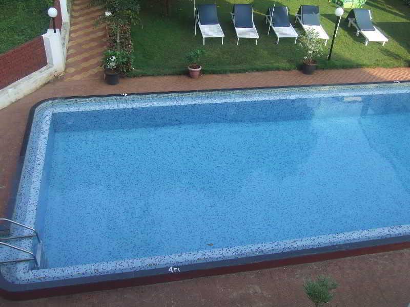 Summerville Beach Resort Кандолим Экстерьер фото